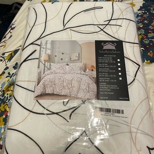 Twin Duvet Cover Set. New in Package. Unopened.